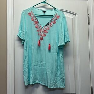 Torrid mint crepe v neck embroidered top with tassels size 1